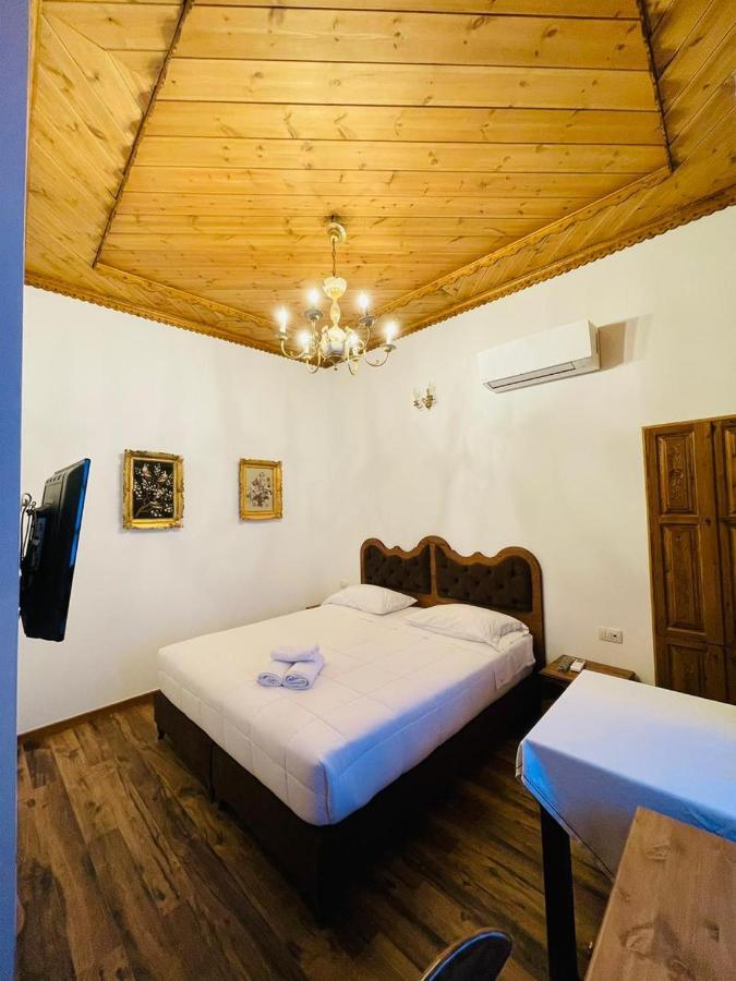 Boutique Hotel Praga Gjirokastra Szoba fotó