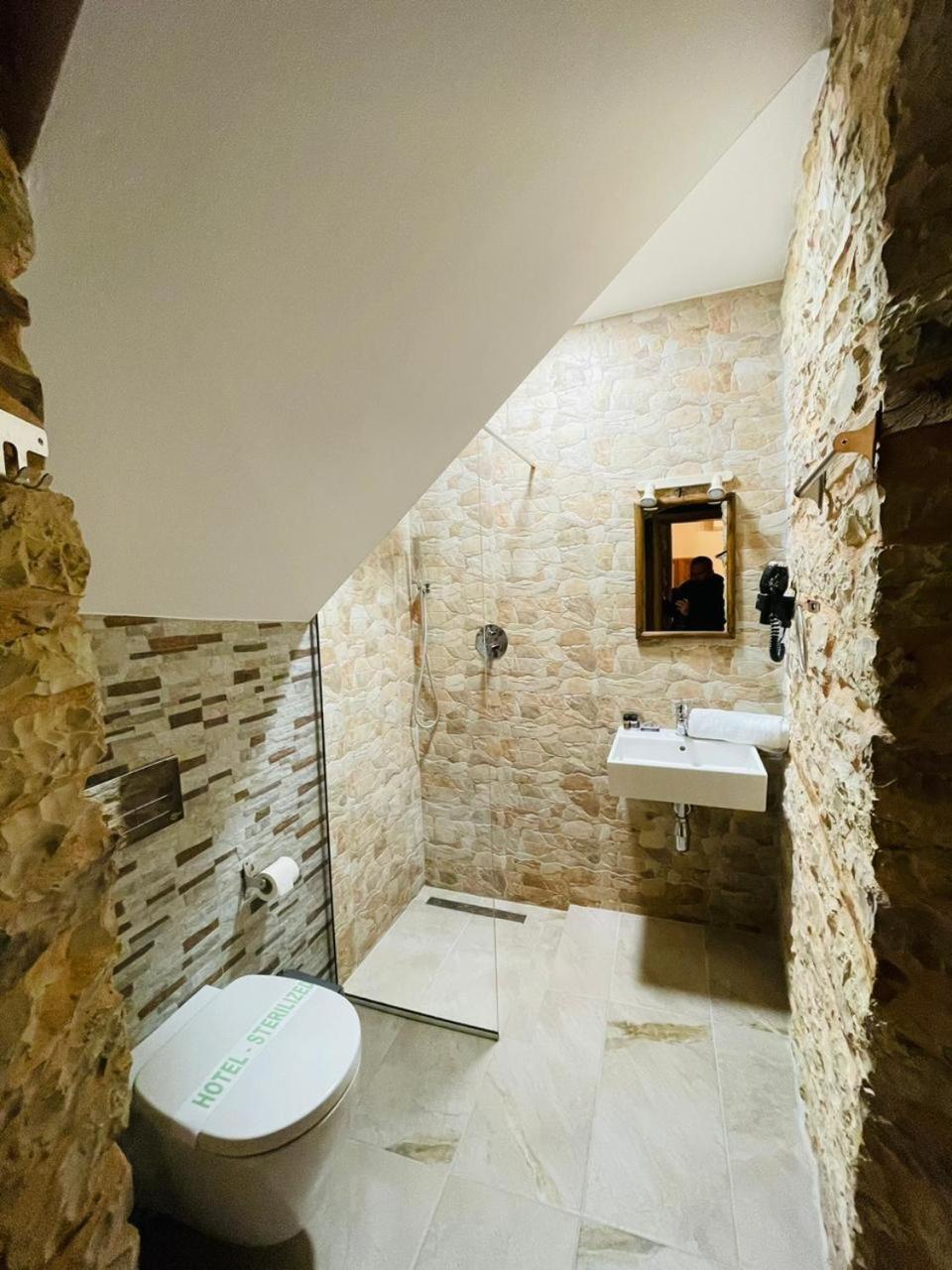 Boutique Hotel Praga Gjirokastra Szoba fotó